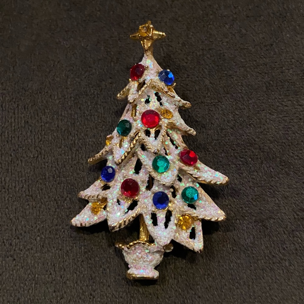 Vintage Crystal Christmas Tree Pin with multicolored crystal ornaments